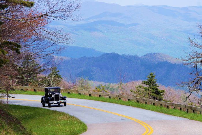 Top 15 Scenic Drives near Asheville in the Blue Ridge Mountains