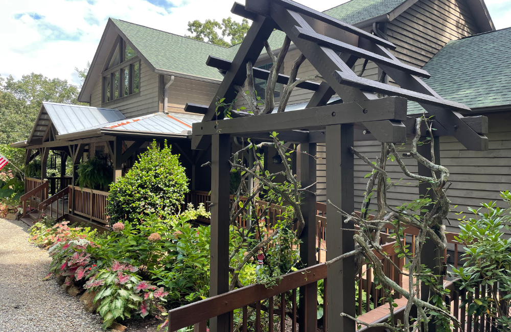 Four Nights or More–Save 10% at Bent Creek Lodge