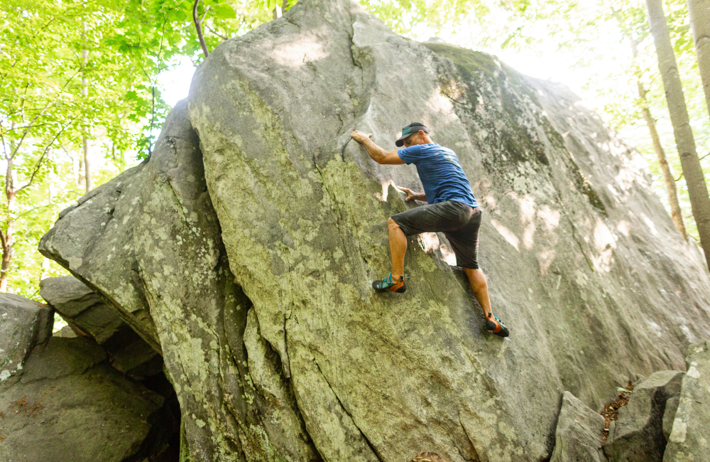 man bouldering in rutherford county