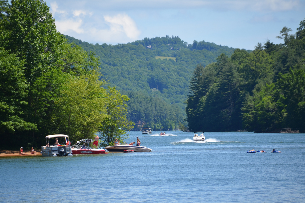 Sunny day at Lake Glenville