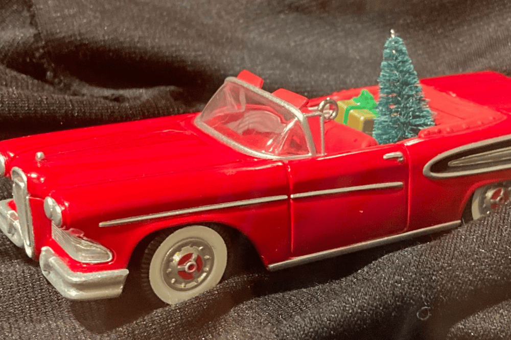 classic-car-christmas-tree-ornament