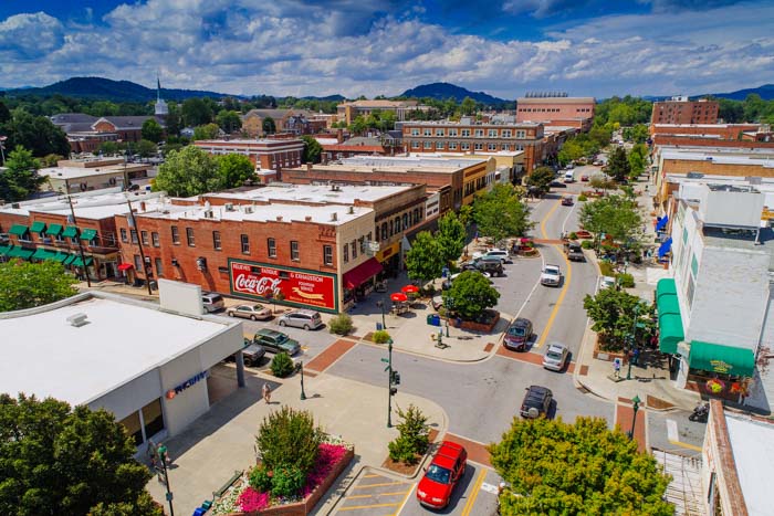 13 Top-Rated Things to Do in Hendersonville, NC - PlanetWare