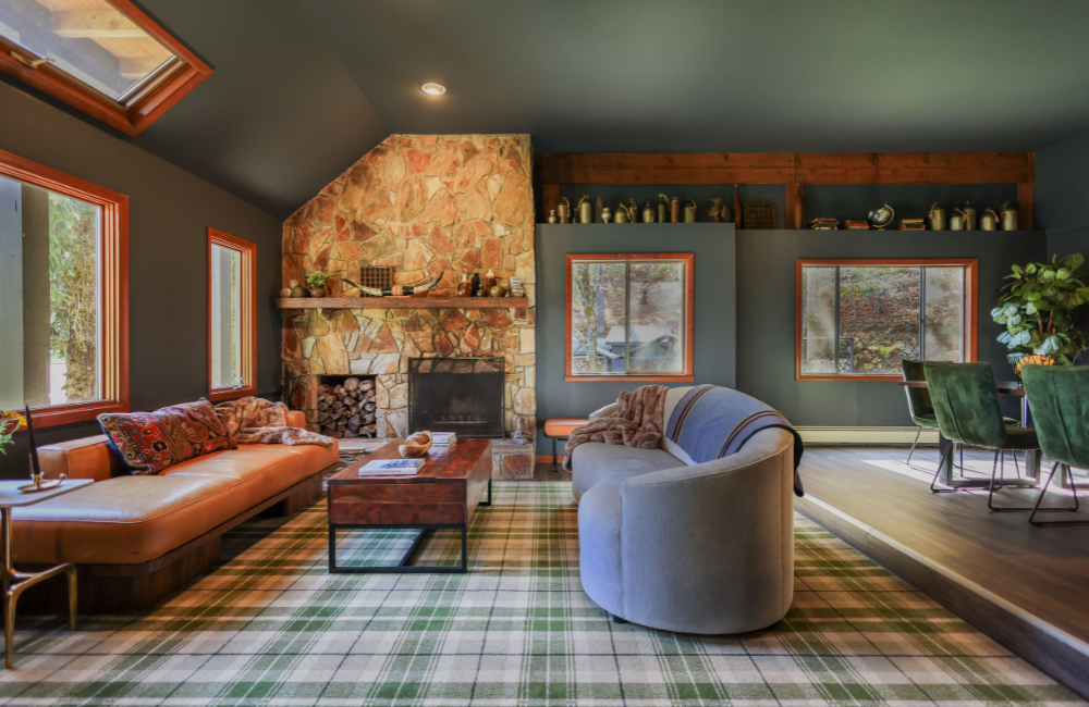 Living room at Outland Great Smoky Mountains Chalet & Suites