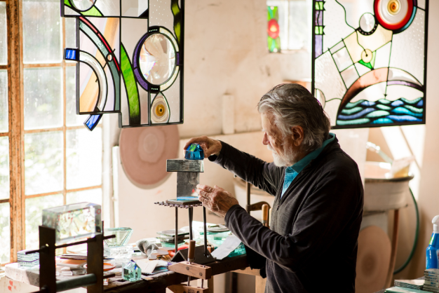 Grovewood Village Studio Tour Glass artist at work