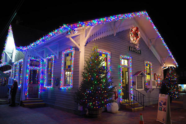 12 Christmas Towns near Asheville 2018