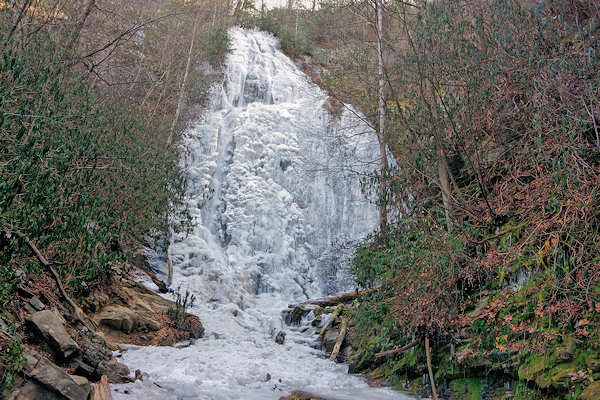 Frozen Mingo Falls