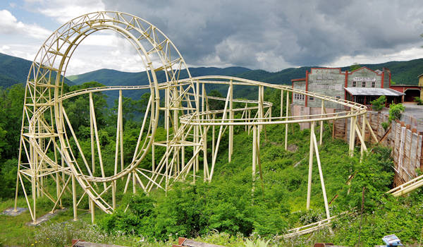 Ghost Town Cliffhanger Devil Roller Coaster